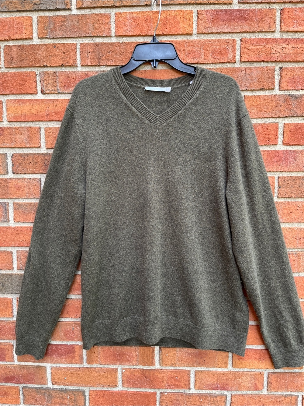 Vince 100% Cashmere V-Neck Pullover Sweater size M Olive Green Washable